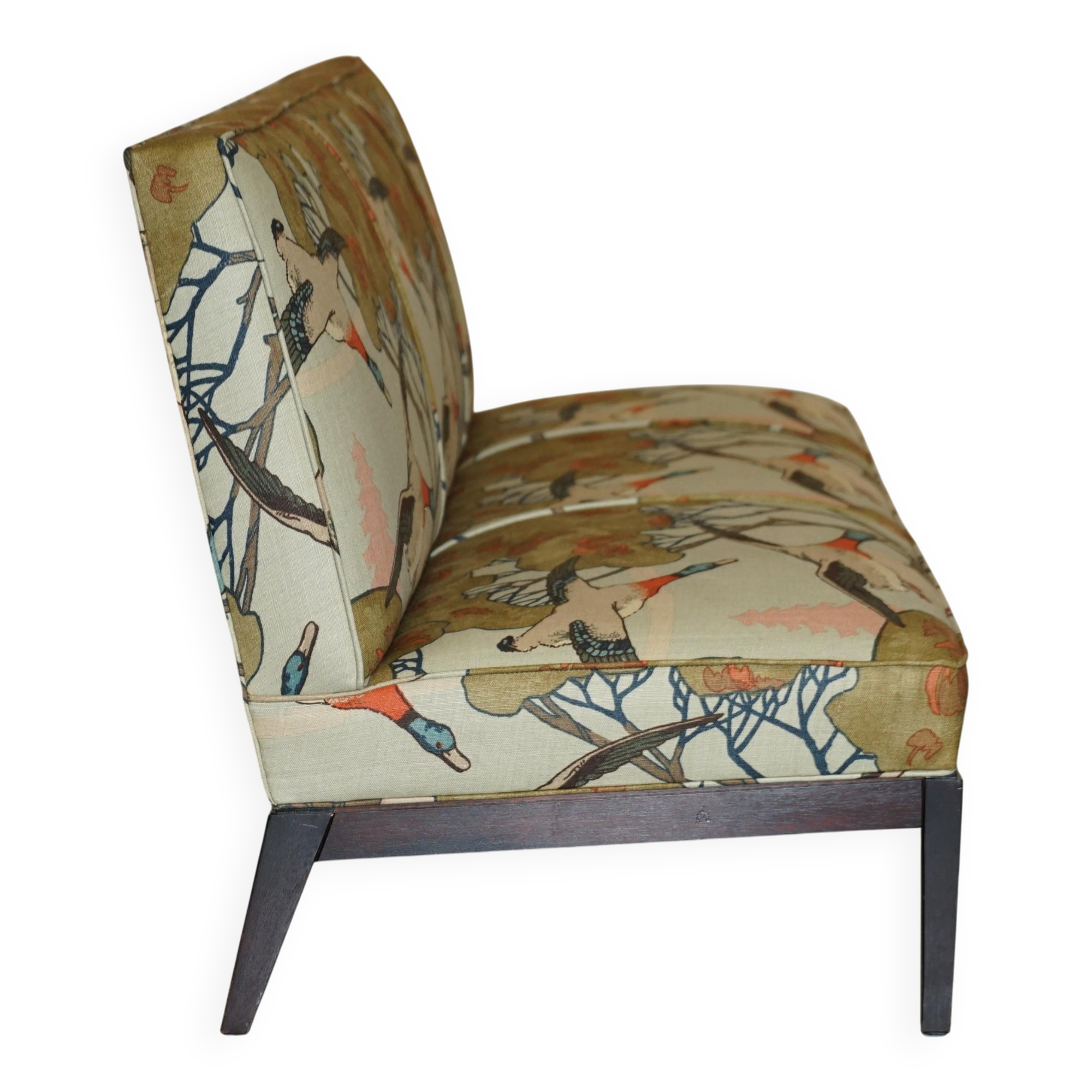 Three-seater canapé George Smith Norris restored in Mulberry linen.