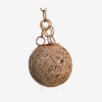 Suspension ball in line of rattan