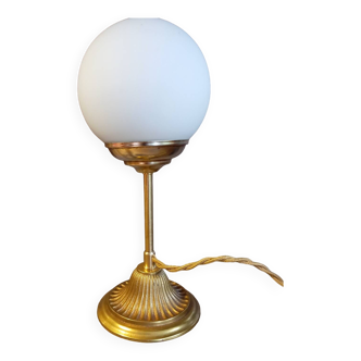 Lampe à poser globe opaline blanc