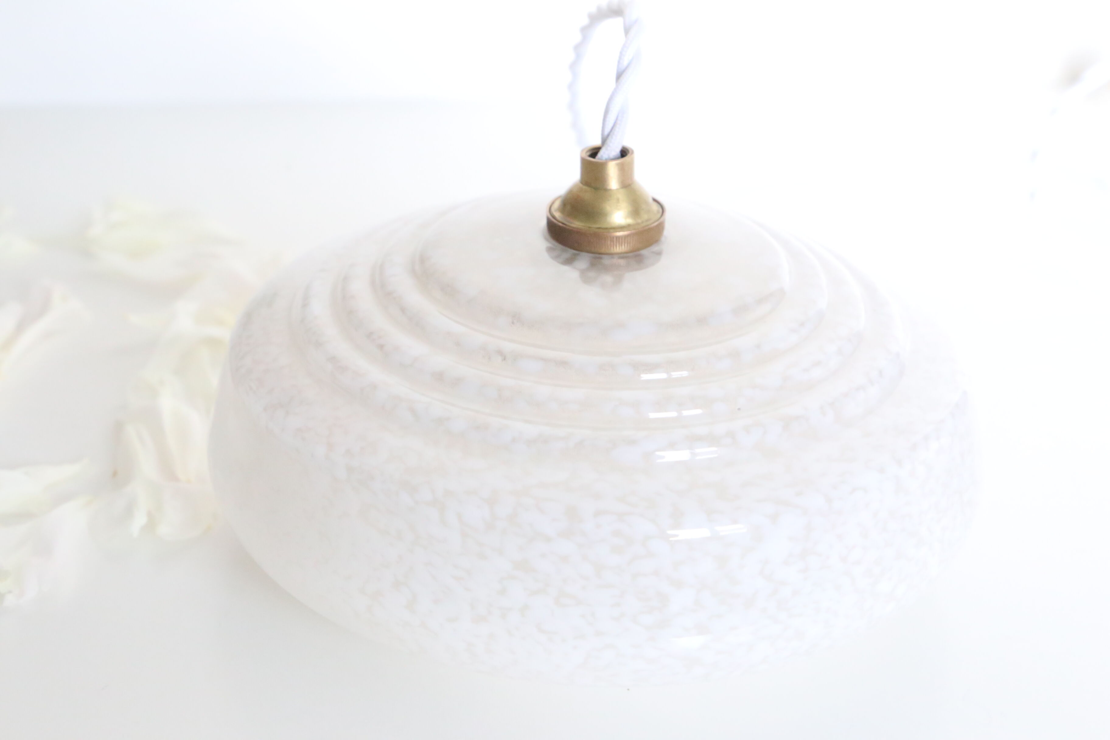 White Clichy glass hanging