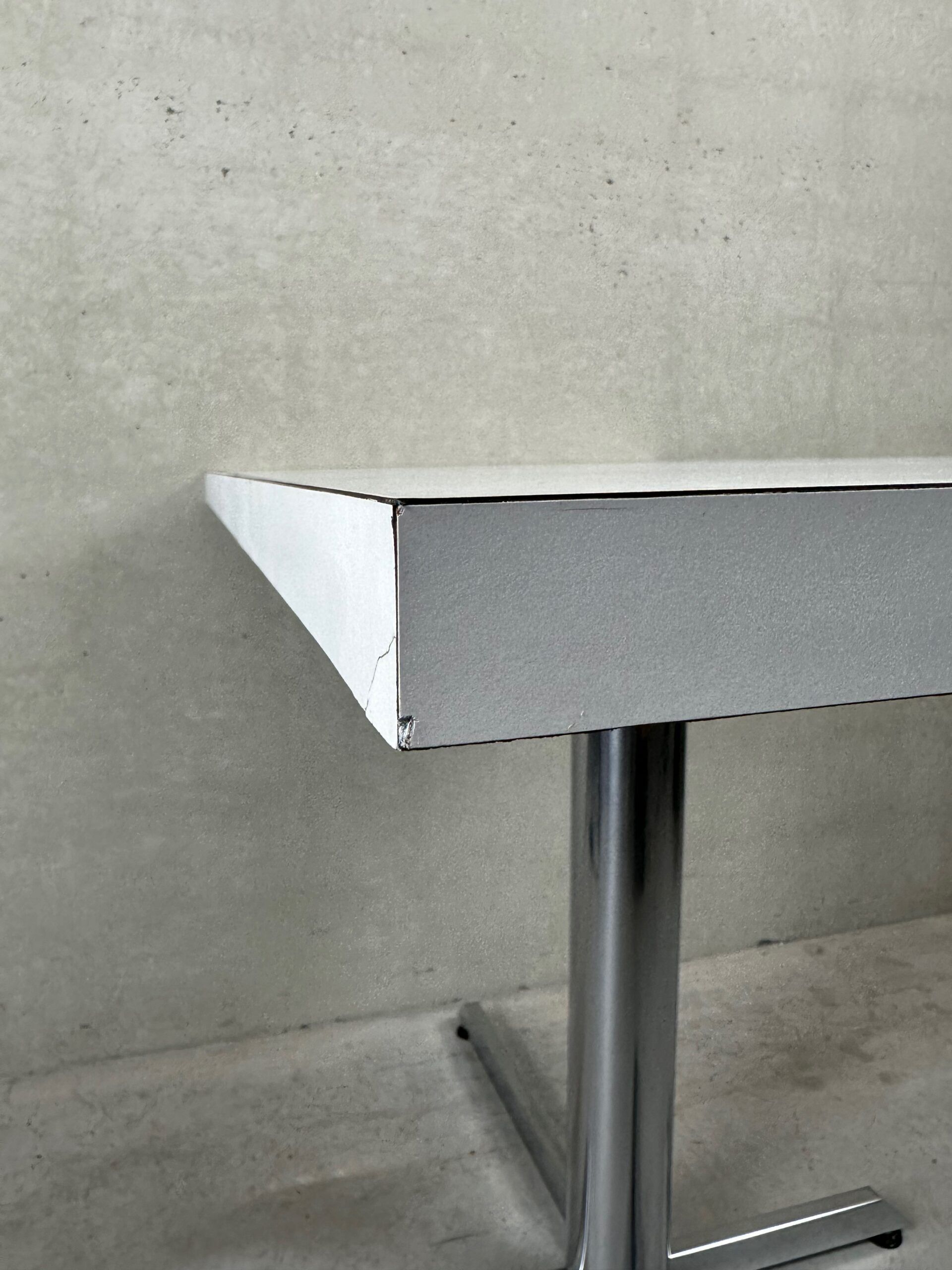 Table vintage en formica et chrome
