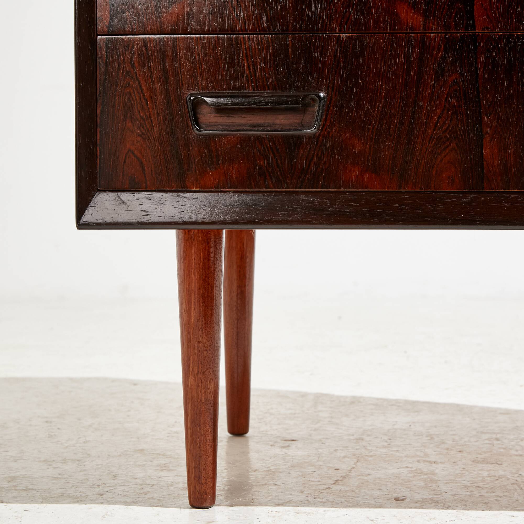Bureau en palissandre restauré par arne wahl iversen pour vinde møbelfabrik