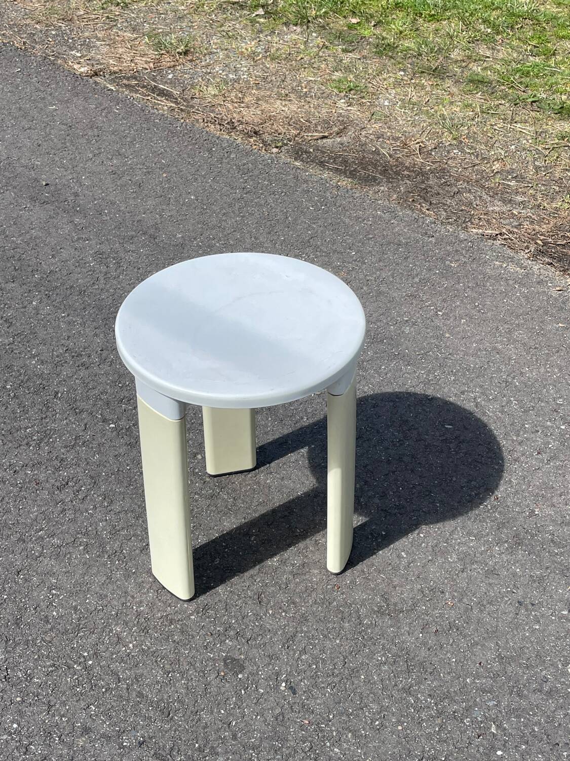 Tabouret blanc et beige Tatay 1960