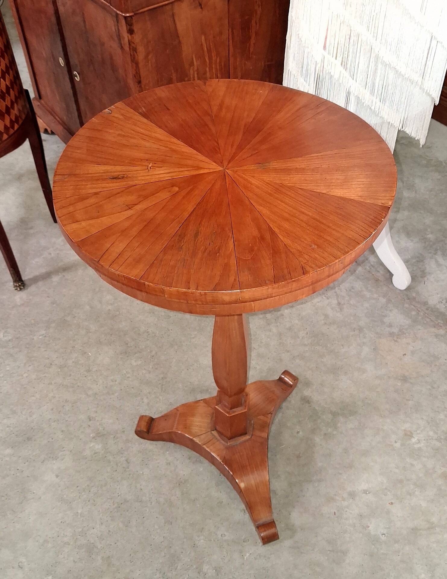 Biedermeier side table in light wood – 19th century
