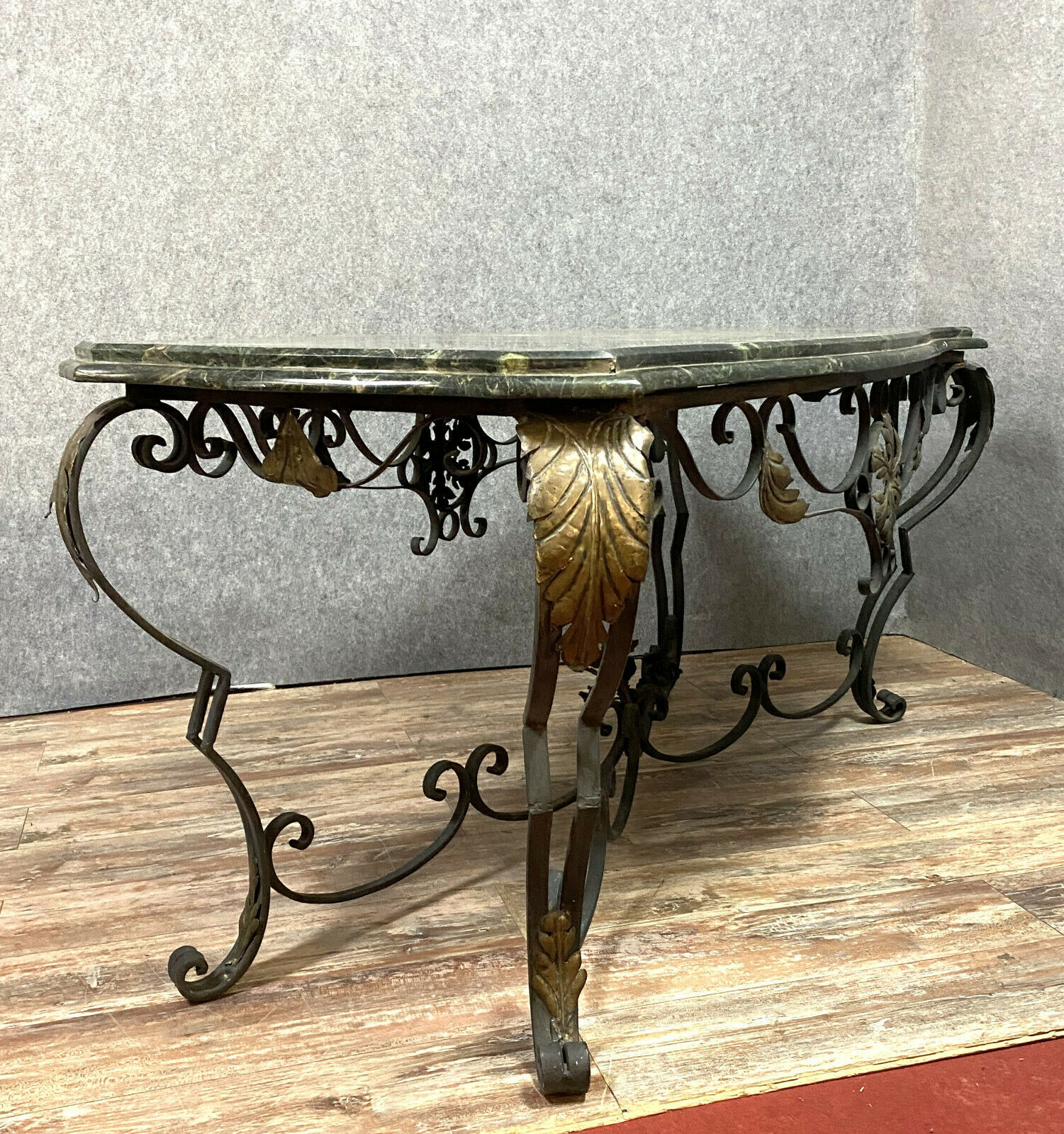 Table with a beautiful marble with green sea throat