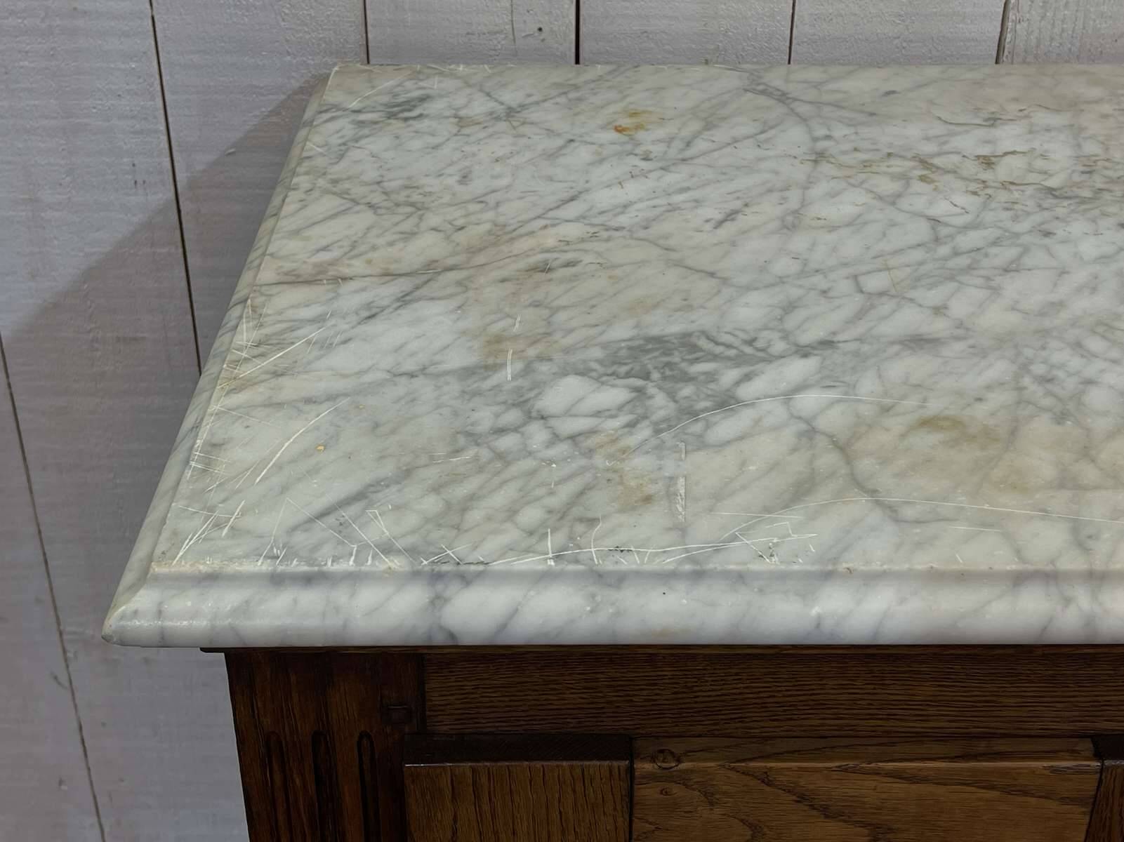 Glacière début XXème en chêne et dessus marbre