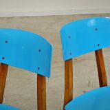 Pair of wooden and plastic chairs Ton Bystrice Thonet