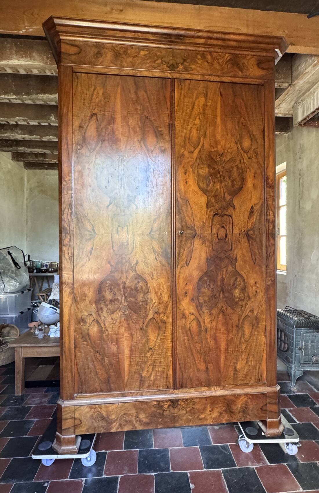 Antique Louis-Philippe wardrobe in walnut burl