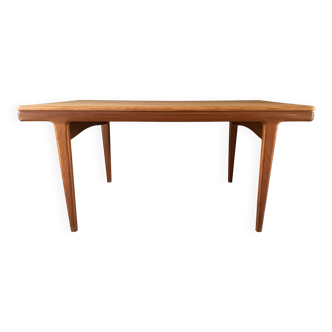 Table scandinave en teck par johannes andersen à rallonges papillon des années 60