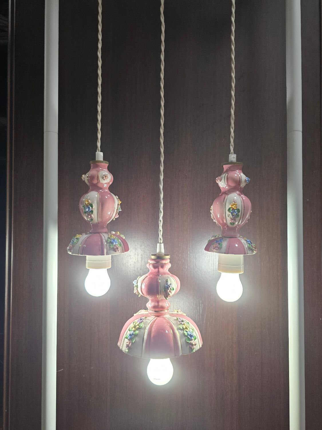 Suspension in antique slipware