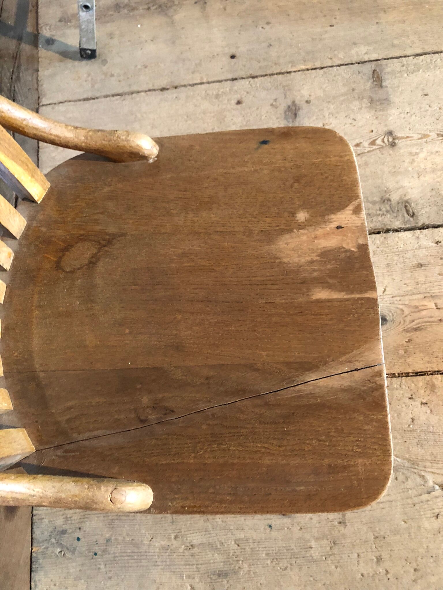 Bureau d’un maître d’école et sa chaises