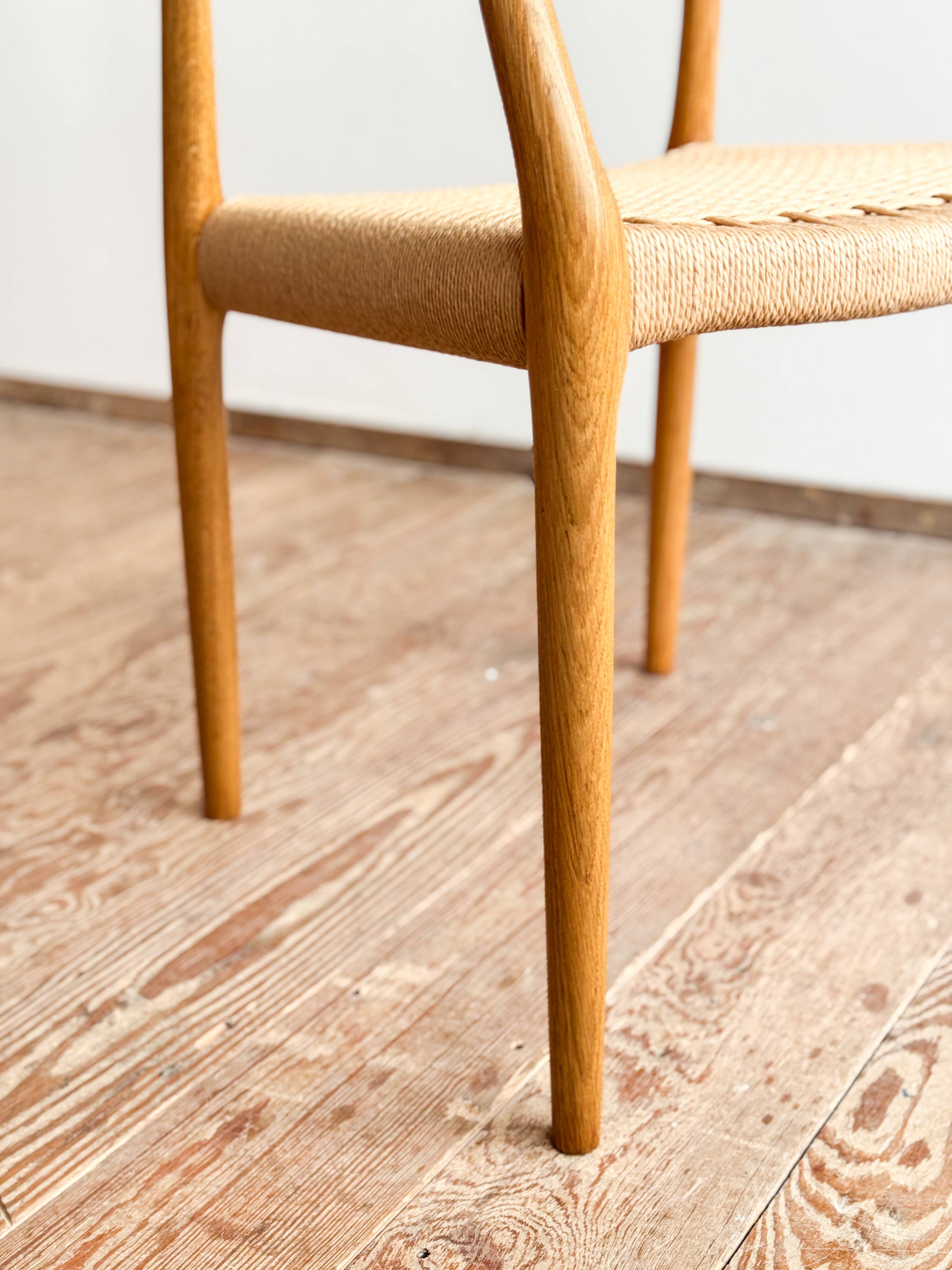 Fauteuil rare modèle 62 par Niels O. Møller en chêne, Danemark