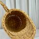 Panier en osier en forme de carafe aiguière