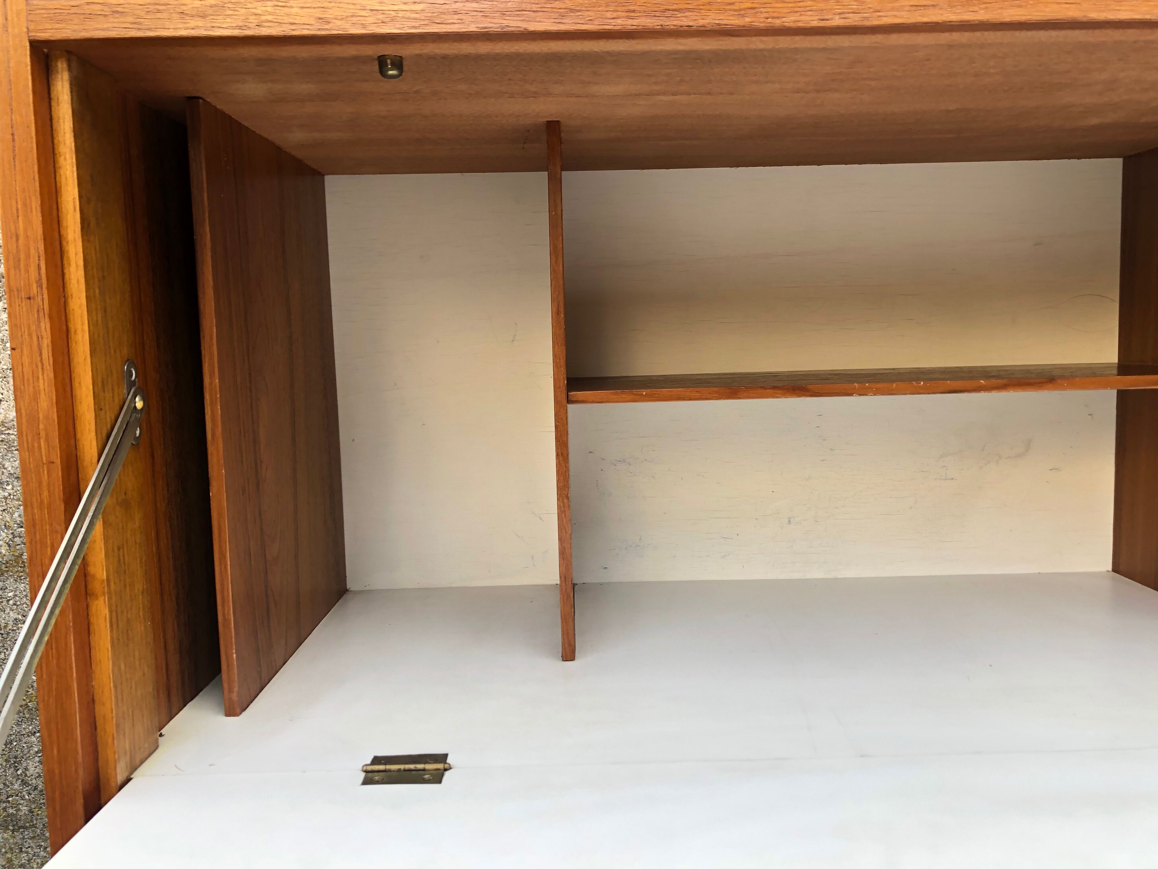 Meuble vitrine danois MDK 1960