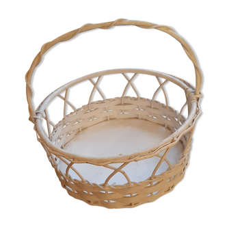 White rattan basket with handle