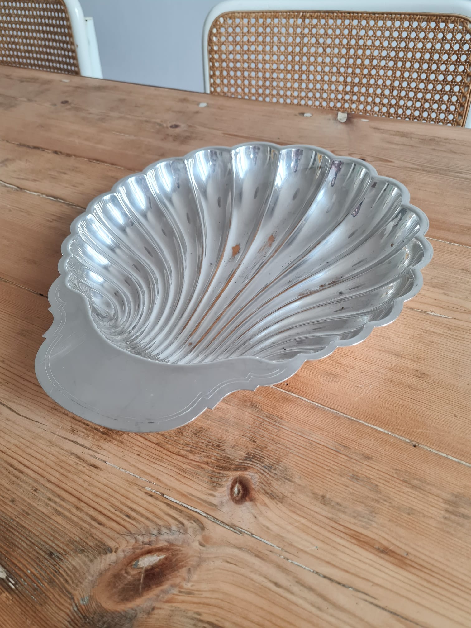 Silver metal dish shell w.rogers
