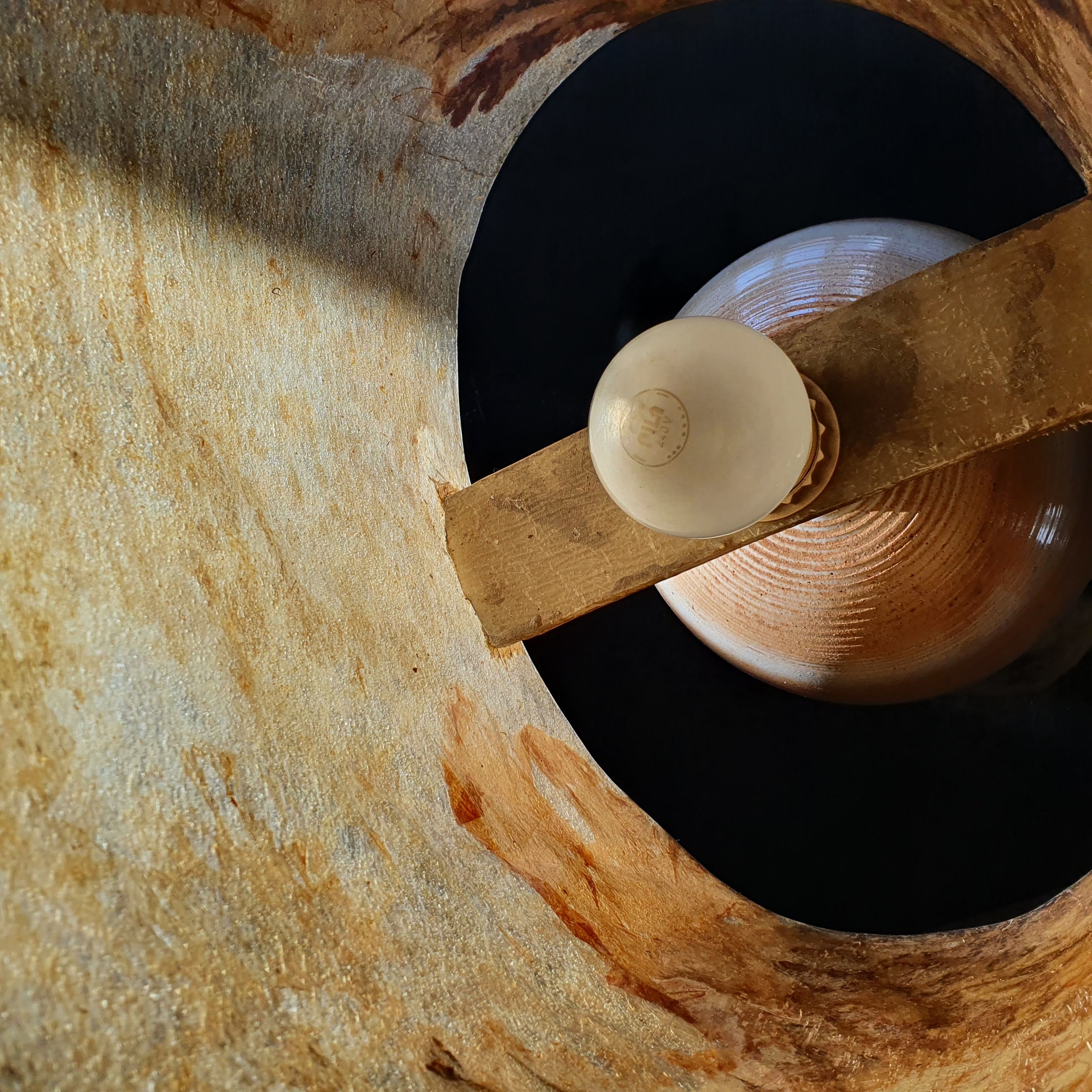 Accolay sandstone lamp