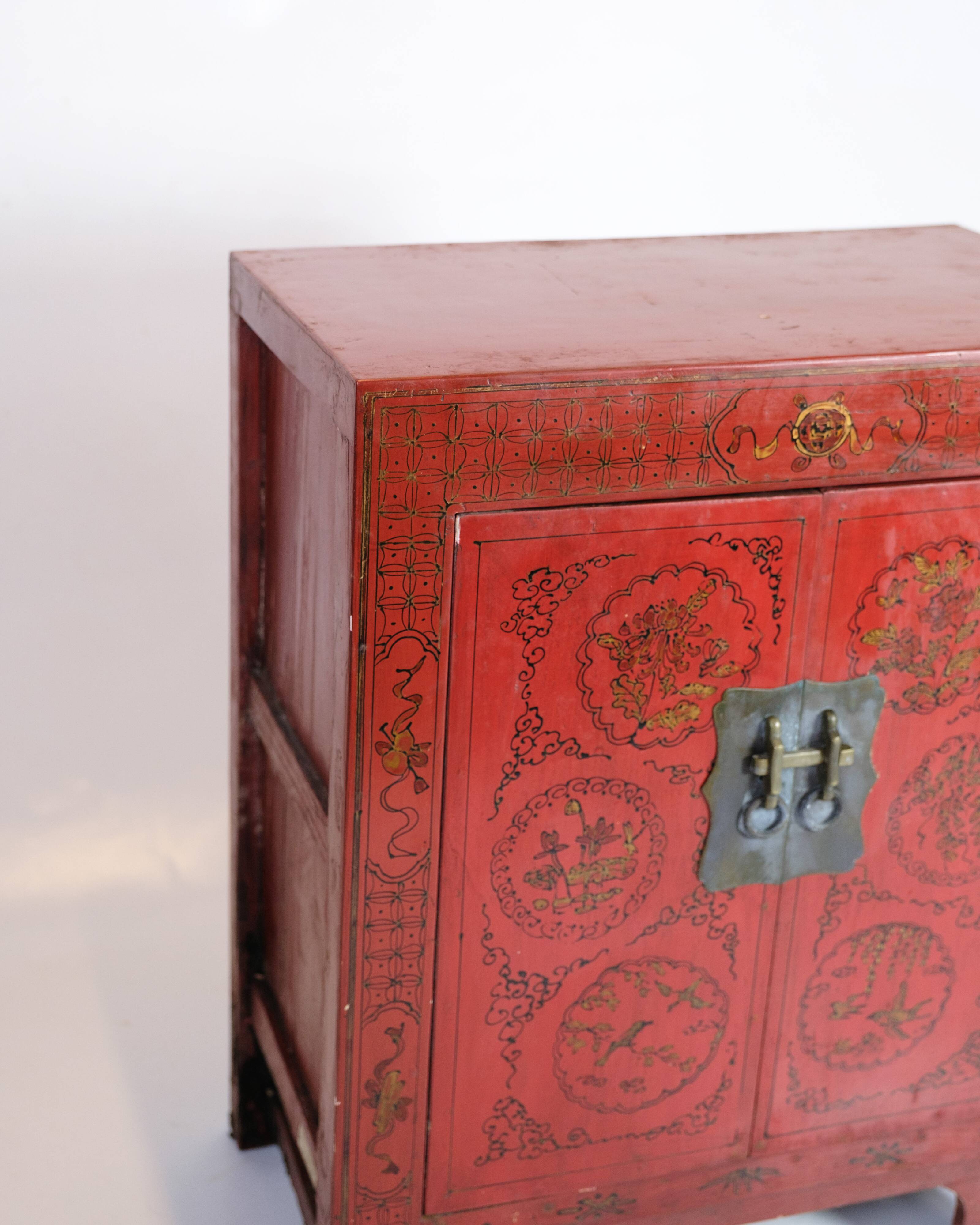 Antique Chinese cabinet - original red painted with patterns - patina - brass fittings - 1920s