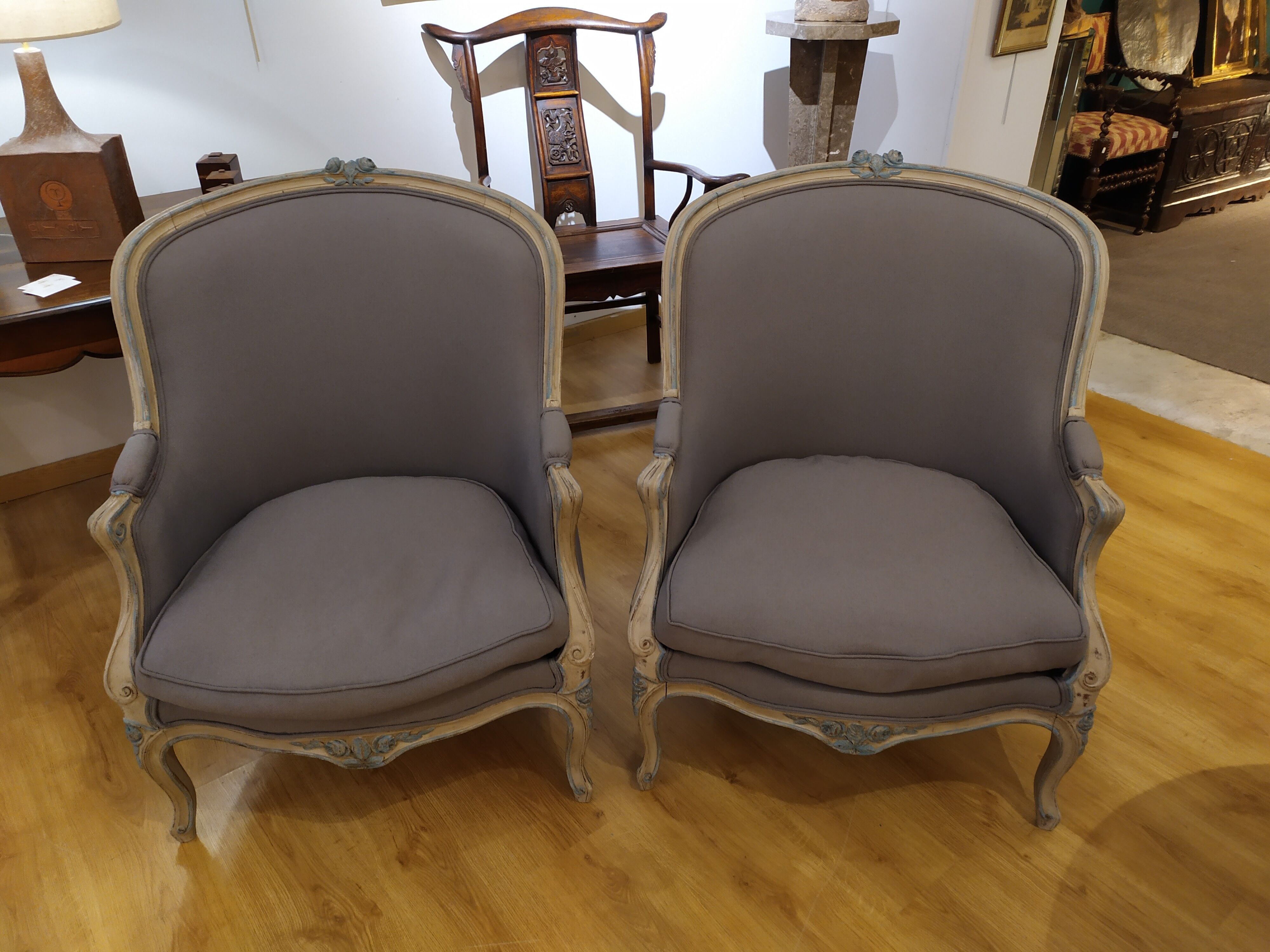 Paire de bergères de style Louis XV