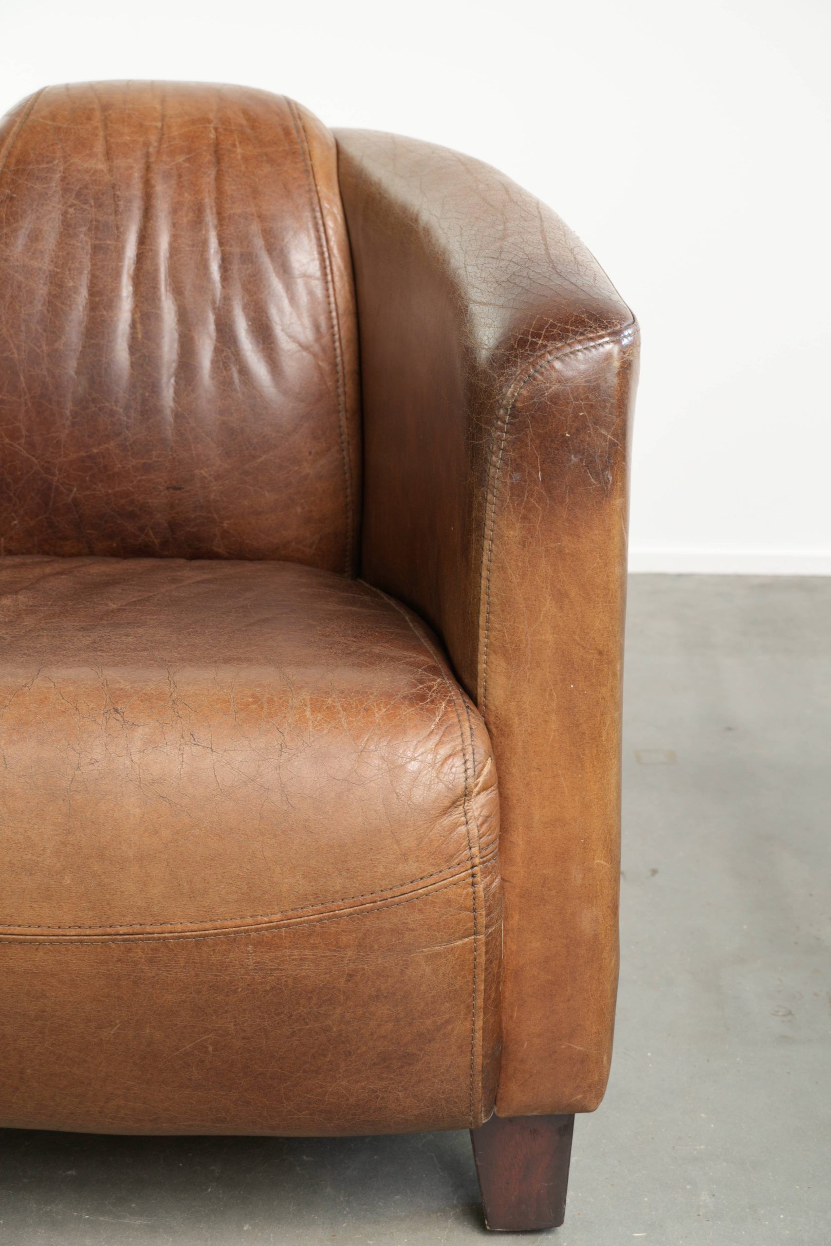 Fauteuil design aviateur en cuir de vache couleur cognac intemporelle