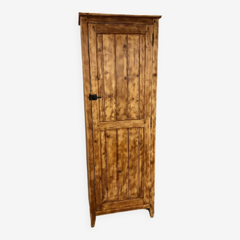 Bonnetière / Parisian cupboard in weathered pine