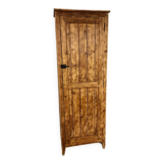 Bonnetière / Parisian cupboard in weathered pine