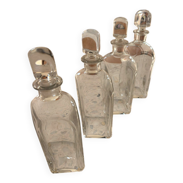 Ensemble de 4 carafes à whisky en cristal Baccarat. Modèle Vologne rare, créé en 1995.