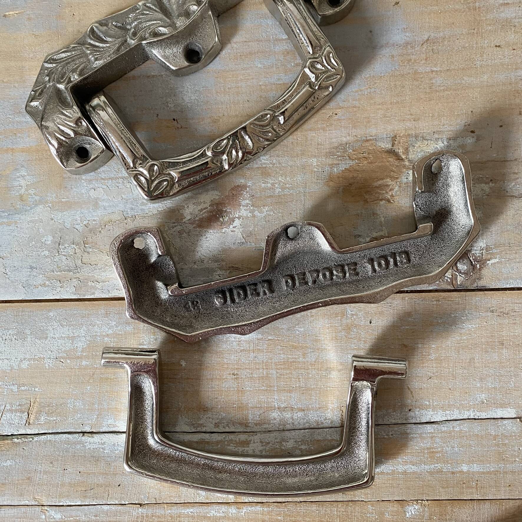 Paire de poignées tombantes métal argenté style art déco