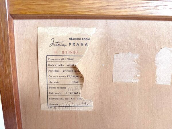 Buffet haut vitré U-450 vintage – Jiroutek pour Interier Praha