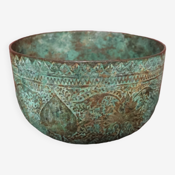 Antique engraved Safavid islamic pattern bowl