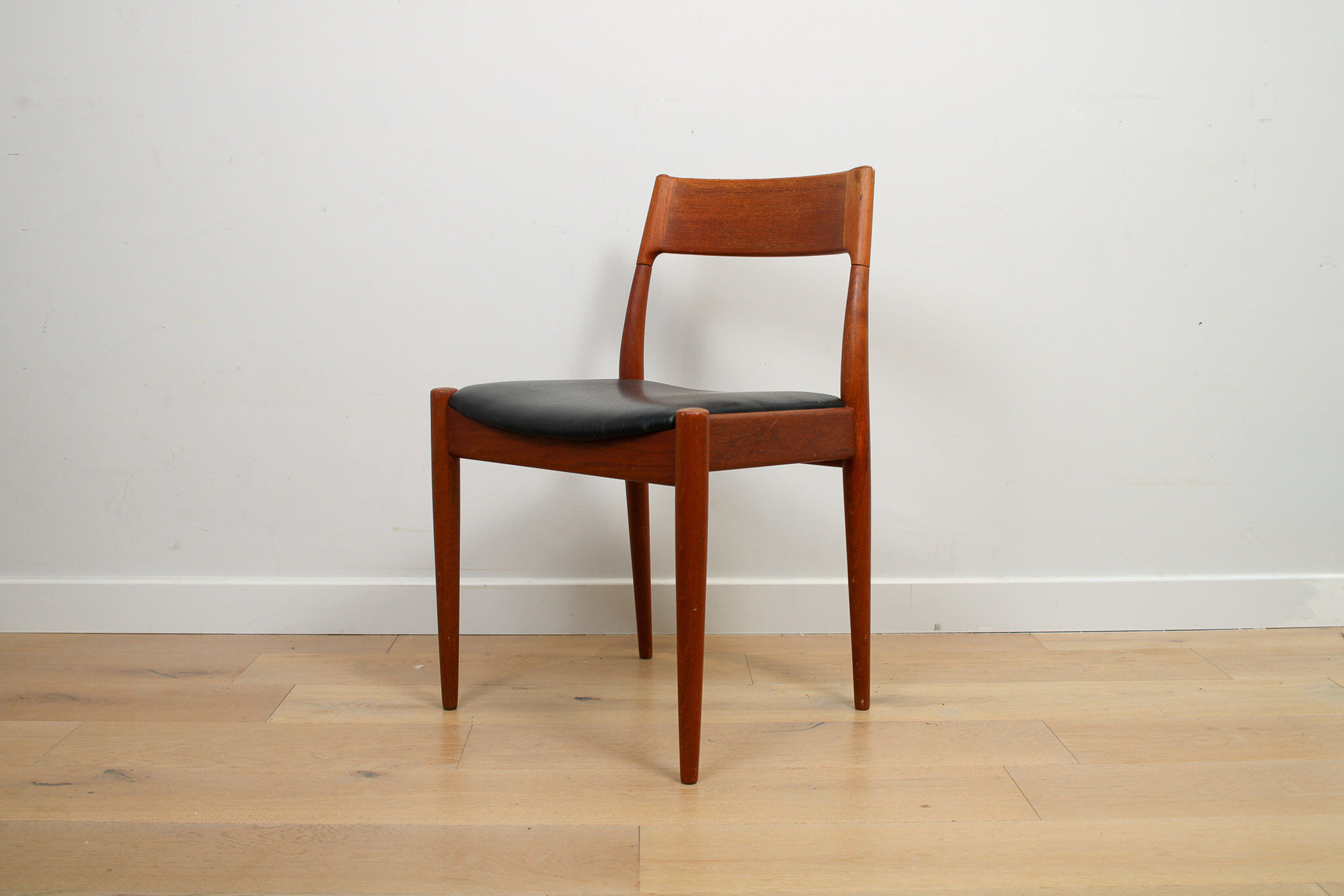 A vintage mid-century Arne Hovmand-Olsen for Mogens Kold MK175 chair