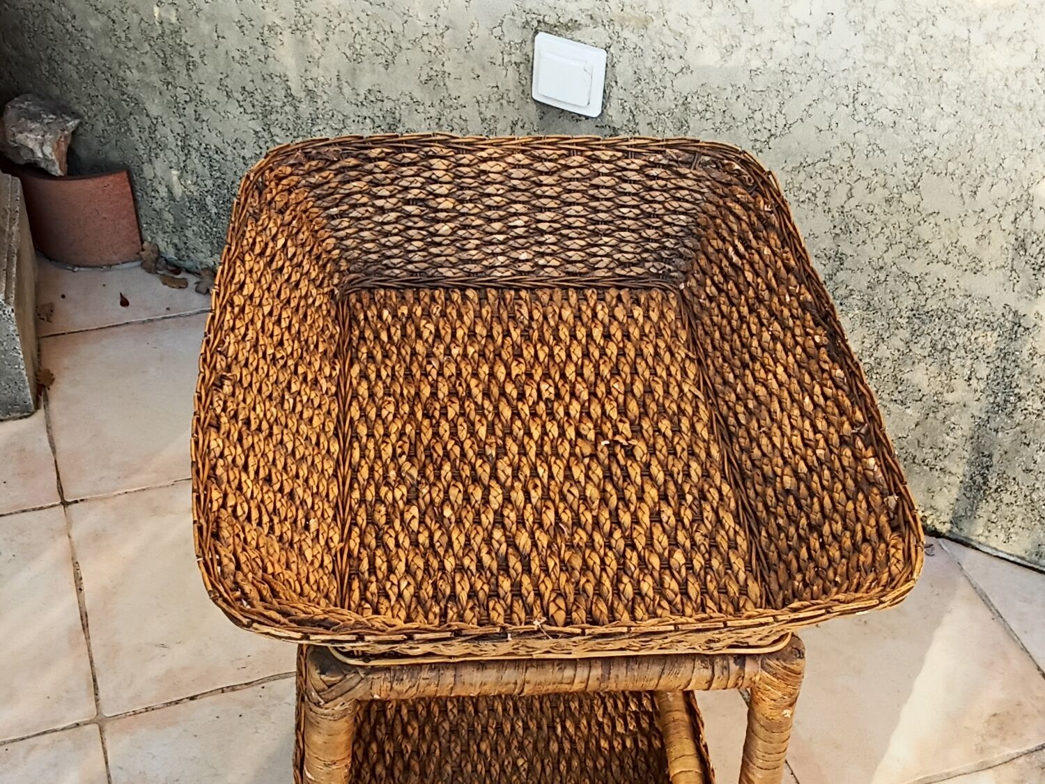 Vintage rattan service