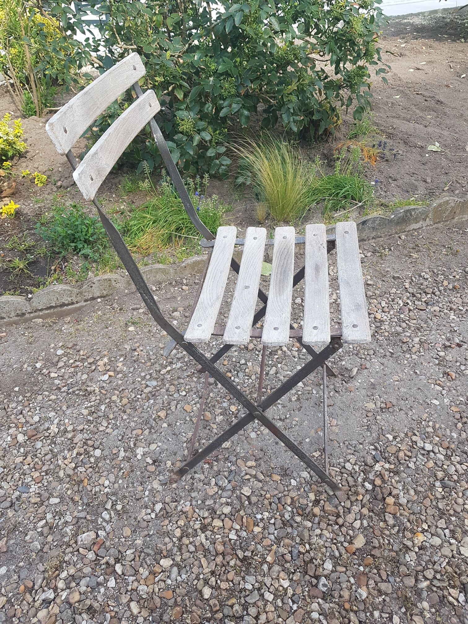 Folding bistro chair with slats