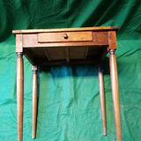 Small desk with 1 drawer in solid wood.