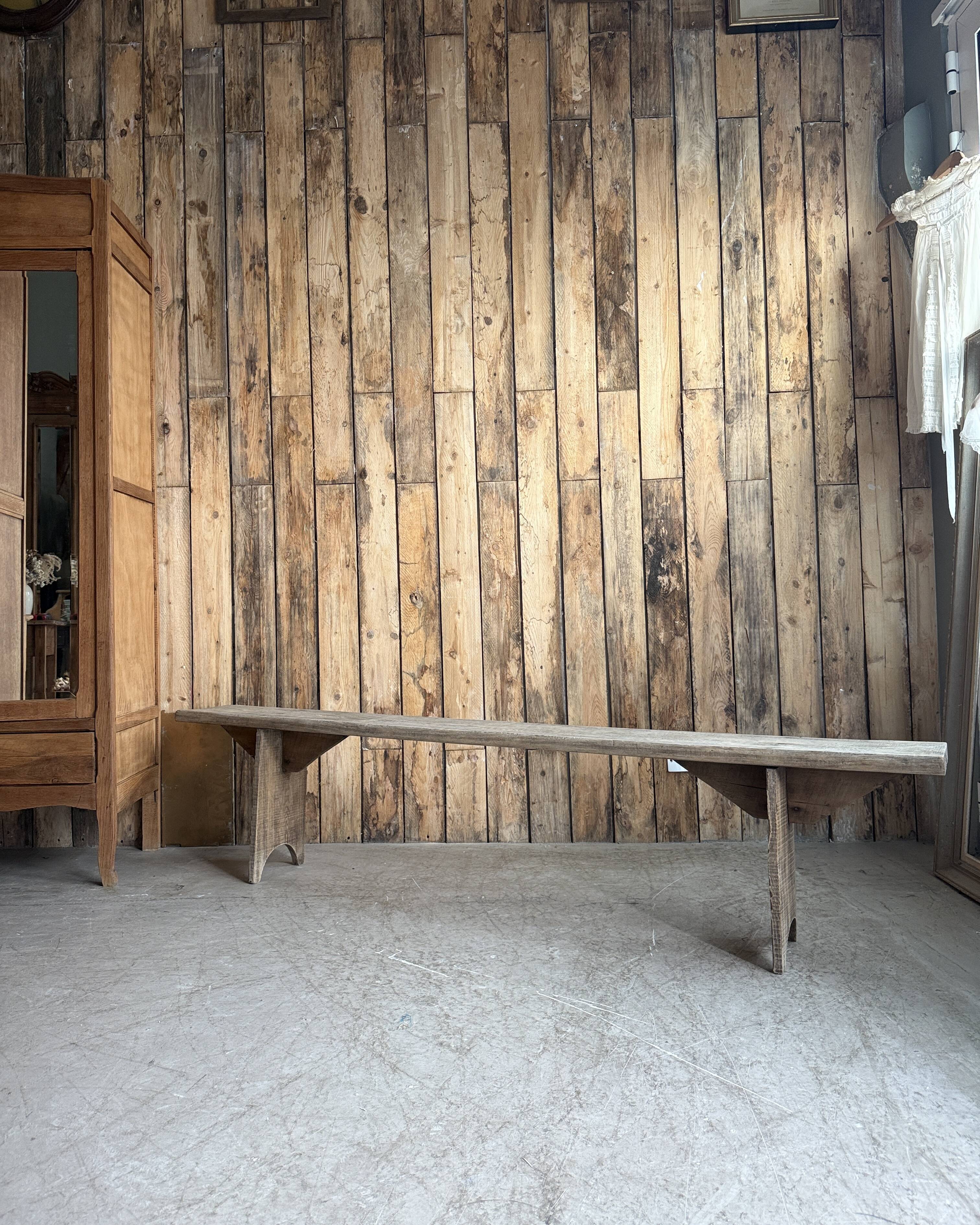 Grand banc de ferme en pin massif (rénové)