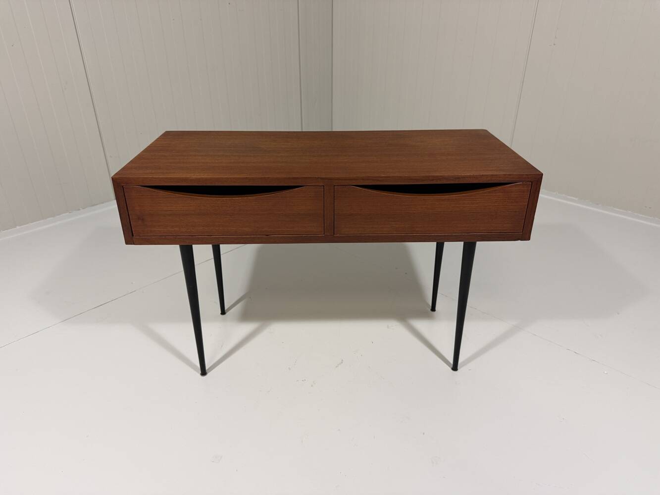Table console latérale Asko Finland des années 1960.