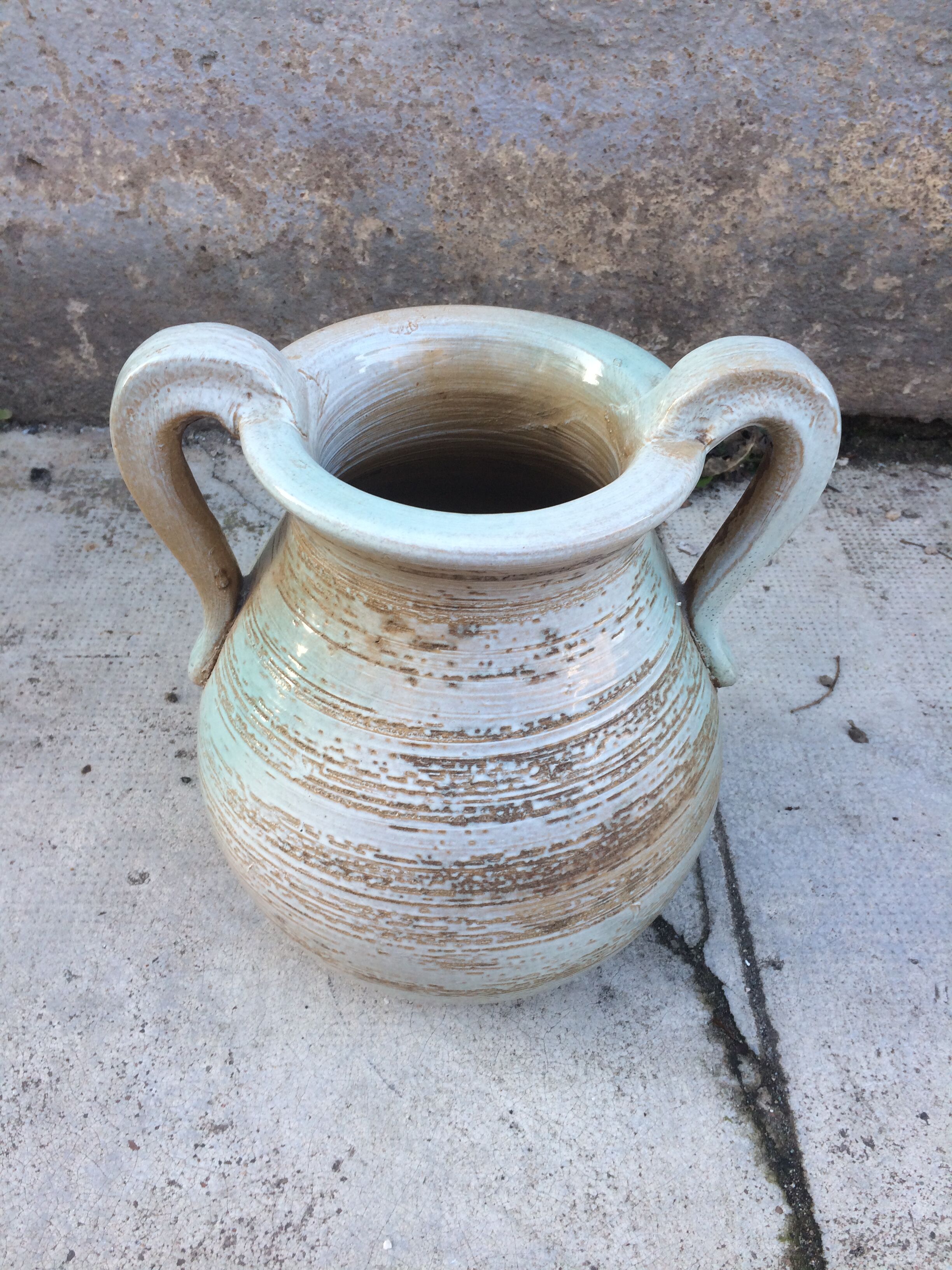 Jar or vase in blue earth 33 x 29 cm