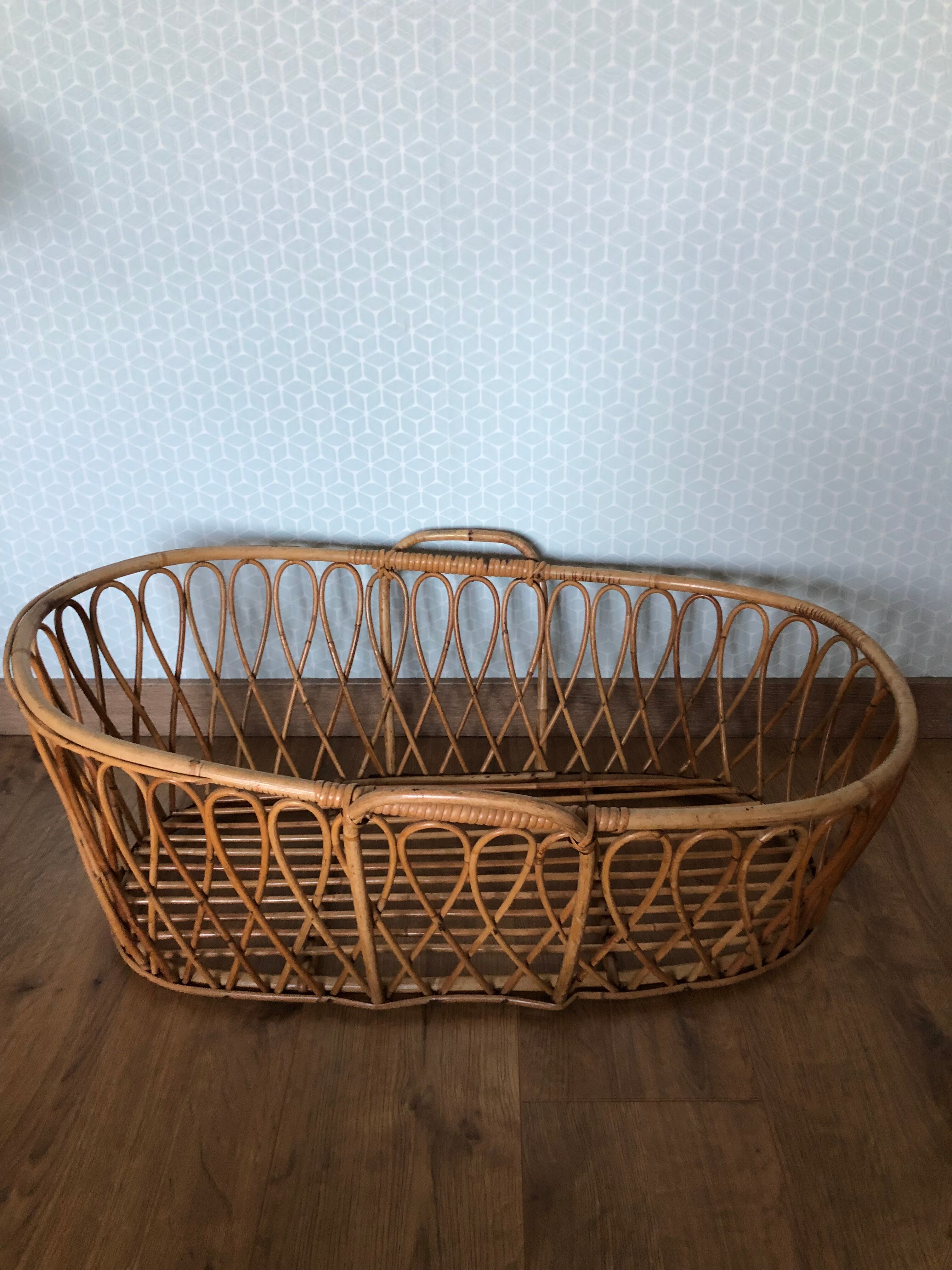 Rattan cradle