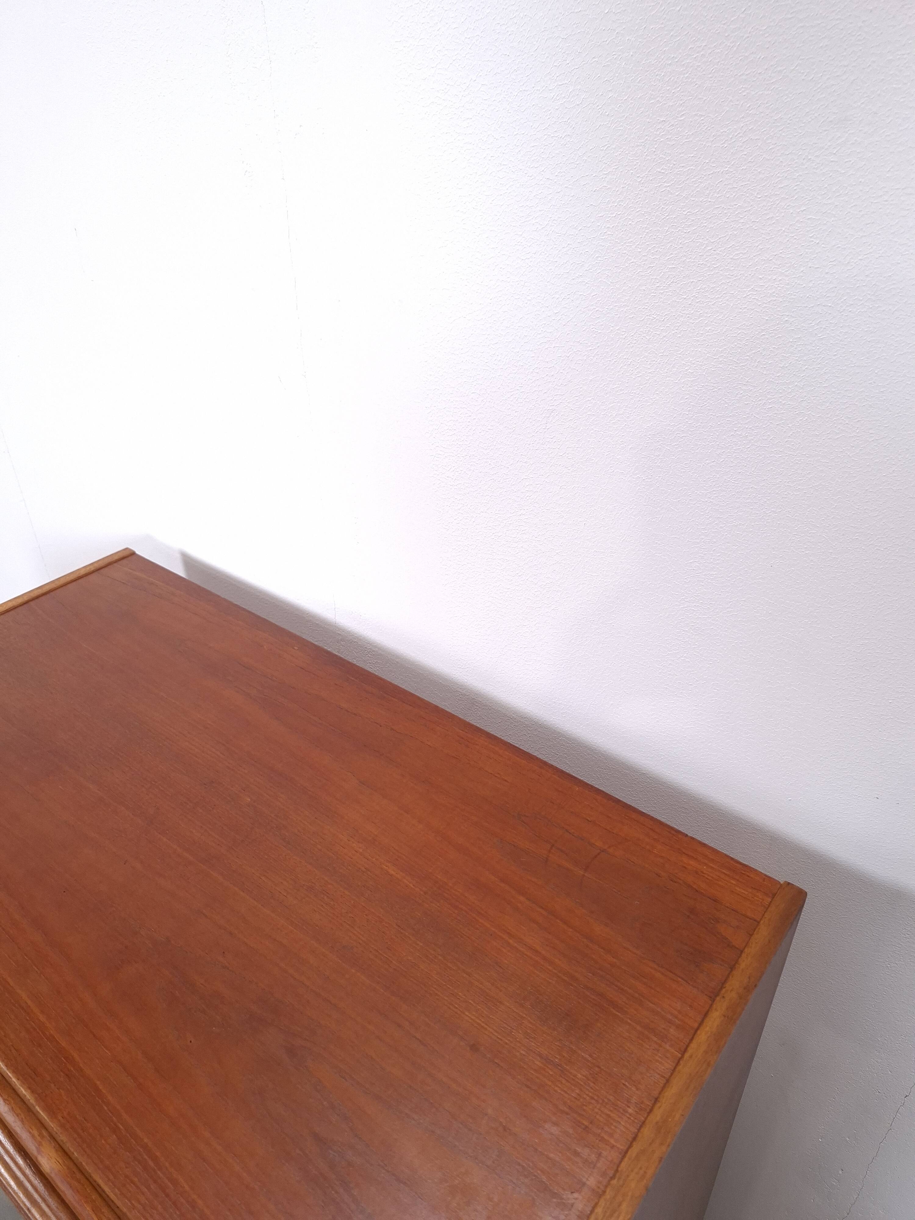 Commode en teck en provenance du Danemark avec 6 tiroirs.