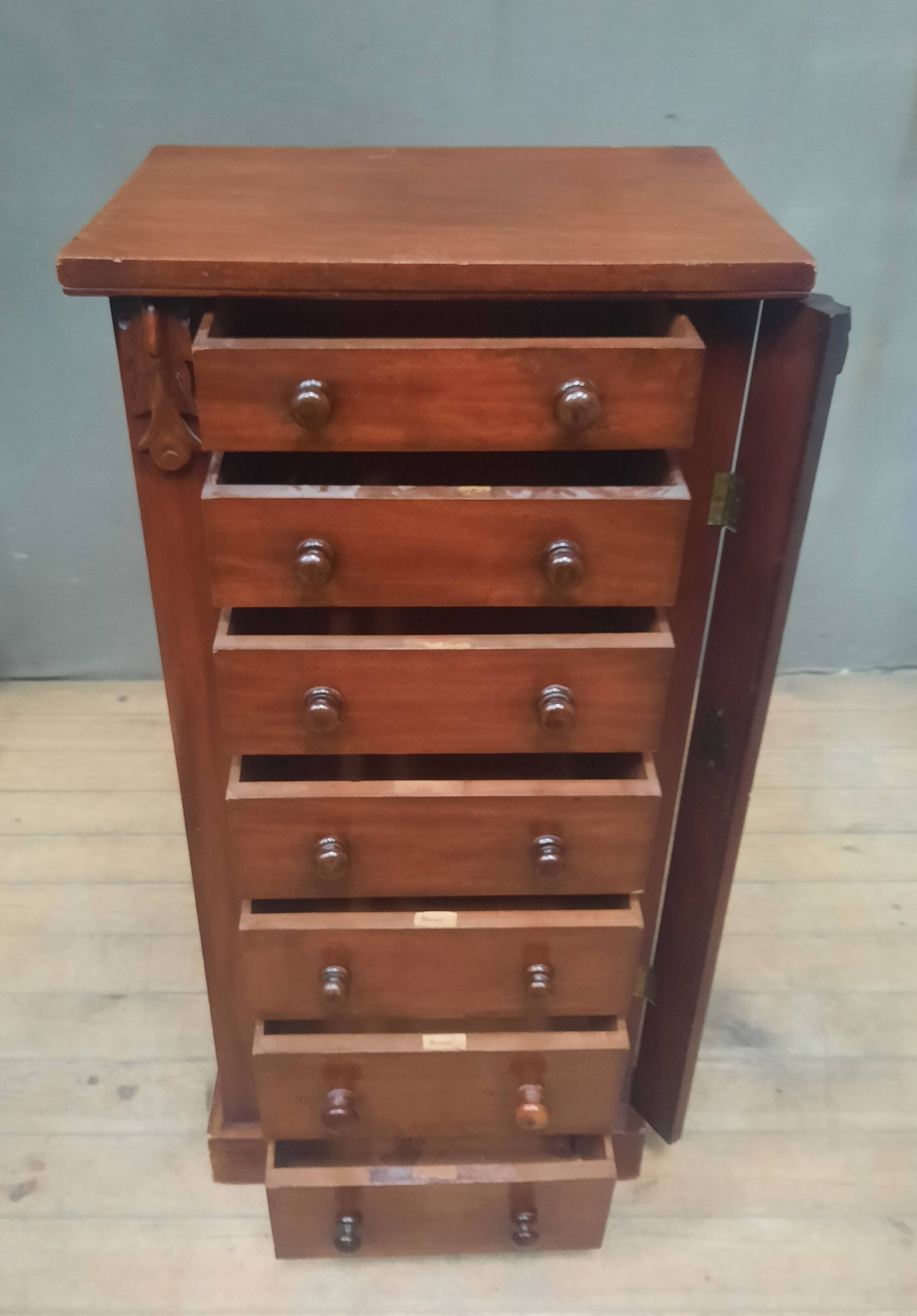 Mahogany veneer seminar