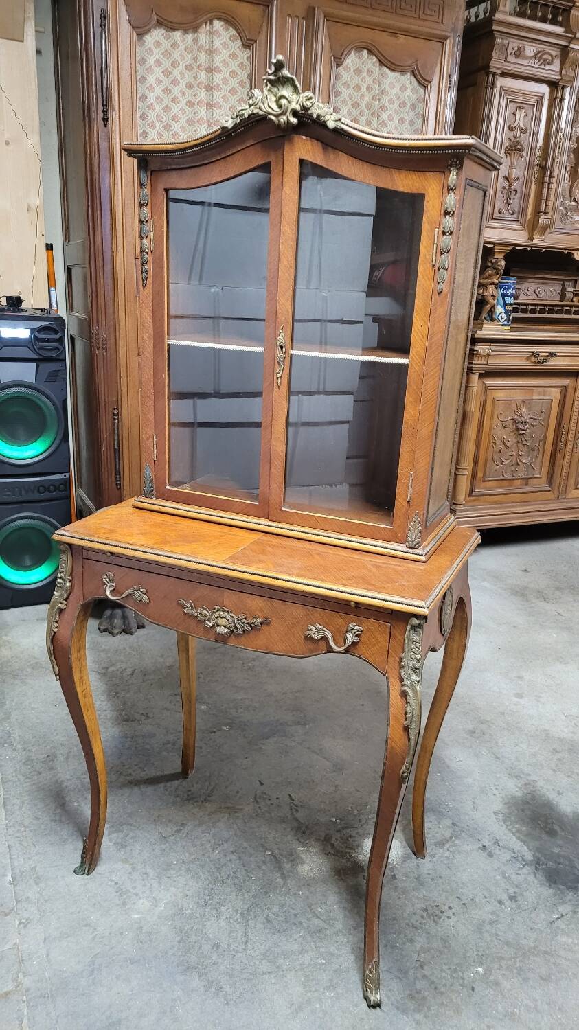 Louis XV bonheur du jour in rosewood marquetry decorated with bronze.