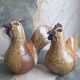 Paire de sculptures vintage coq et poule en grès, décoration artisanal