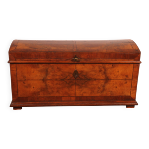 Coffre en noyer et ronce