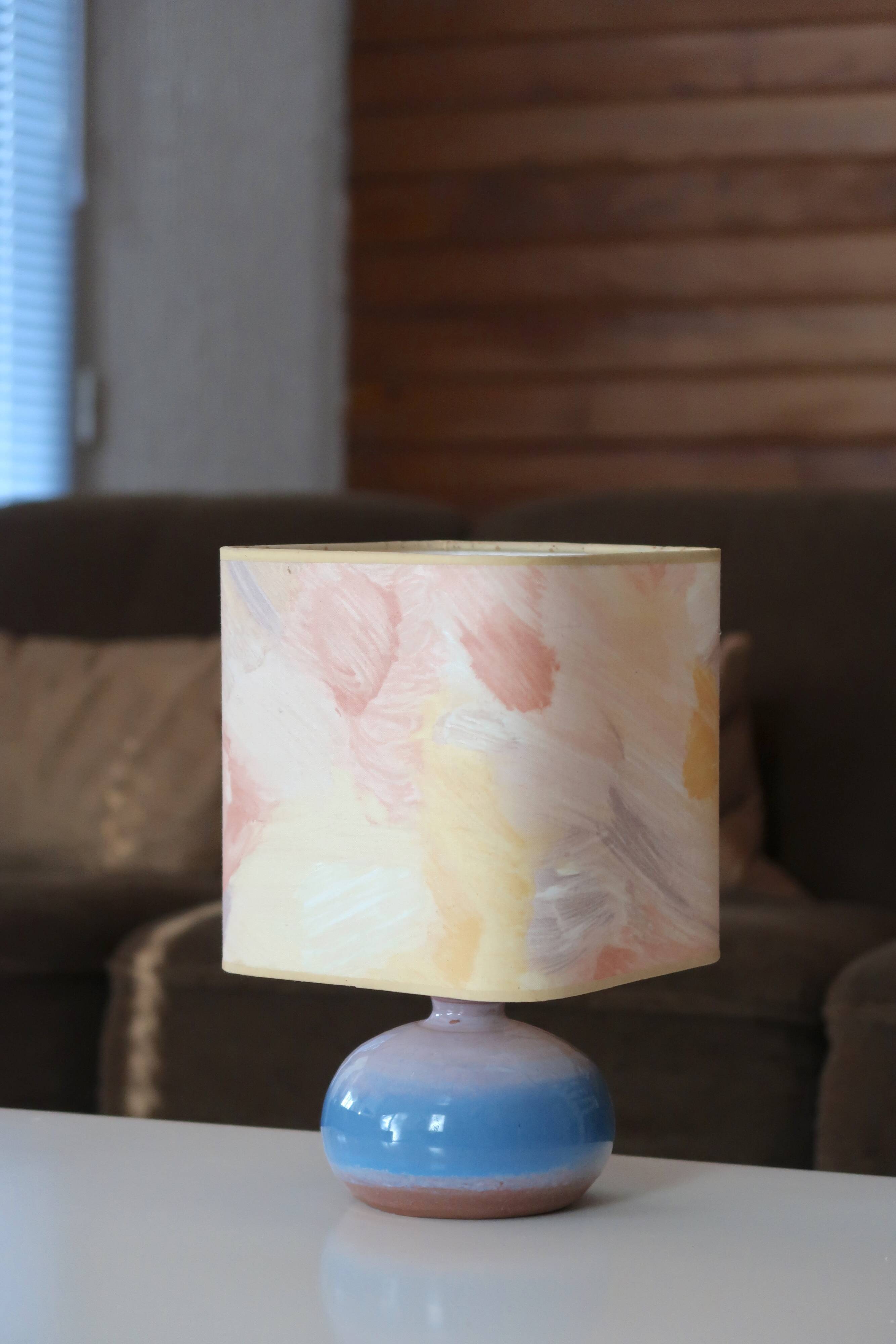 Lampe en céramique abat jour pastel, années 70