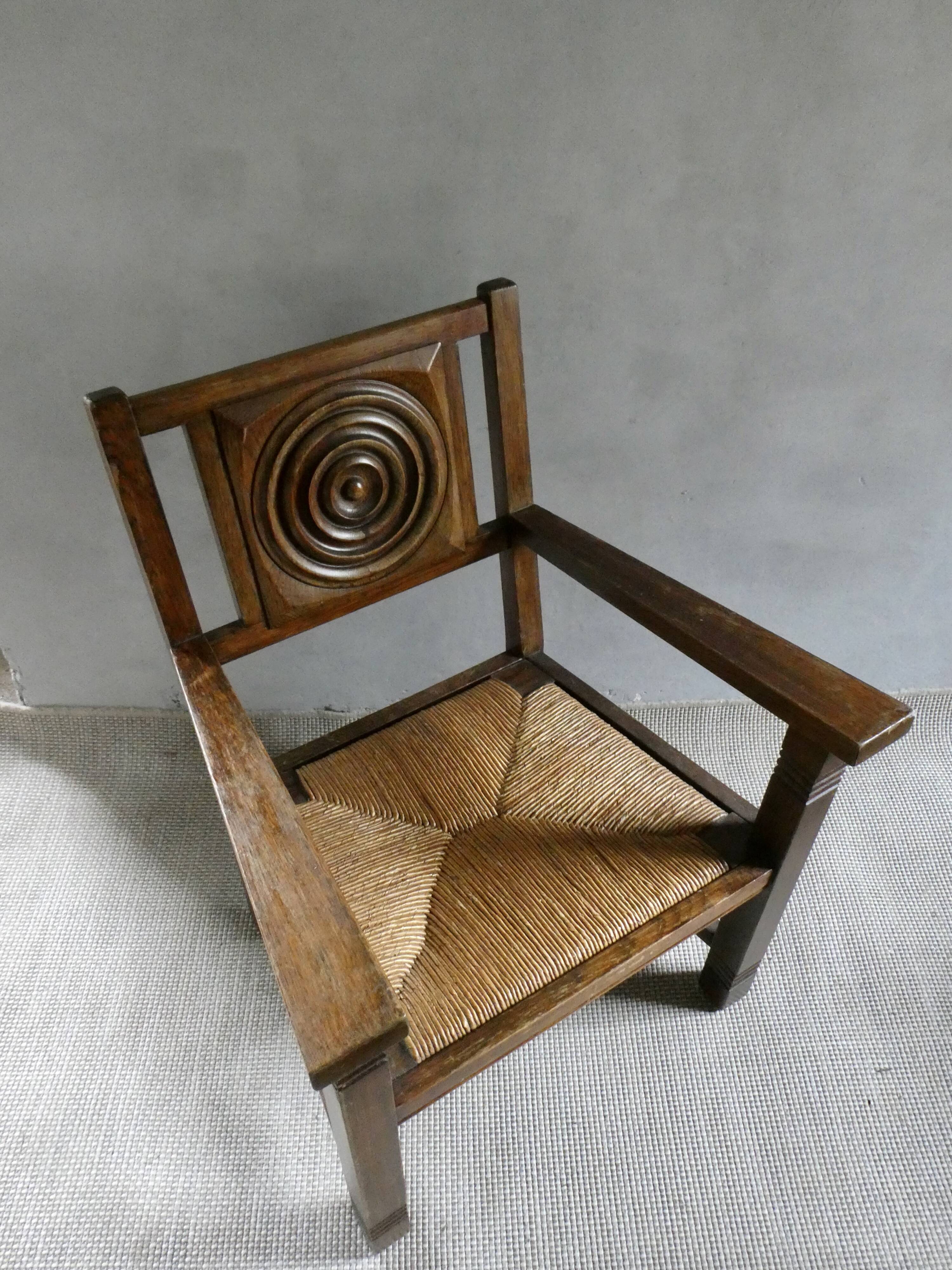 Armchair in carved solid wood with straw seat