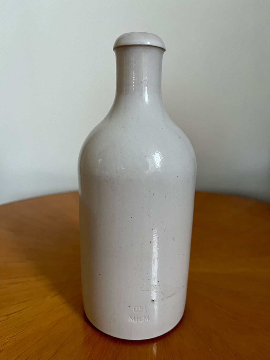 Bottle in white glazed ceramic stoneware M.KM