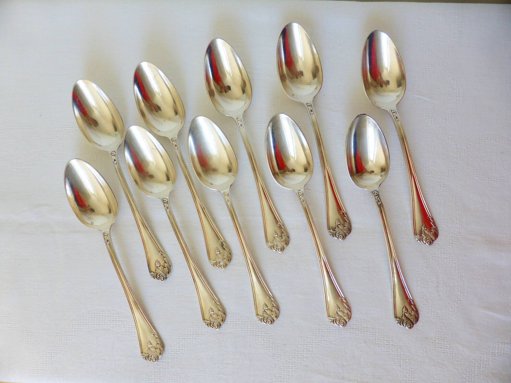 10 silver-plated metal soup spoons, hallmarked 2106225