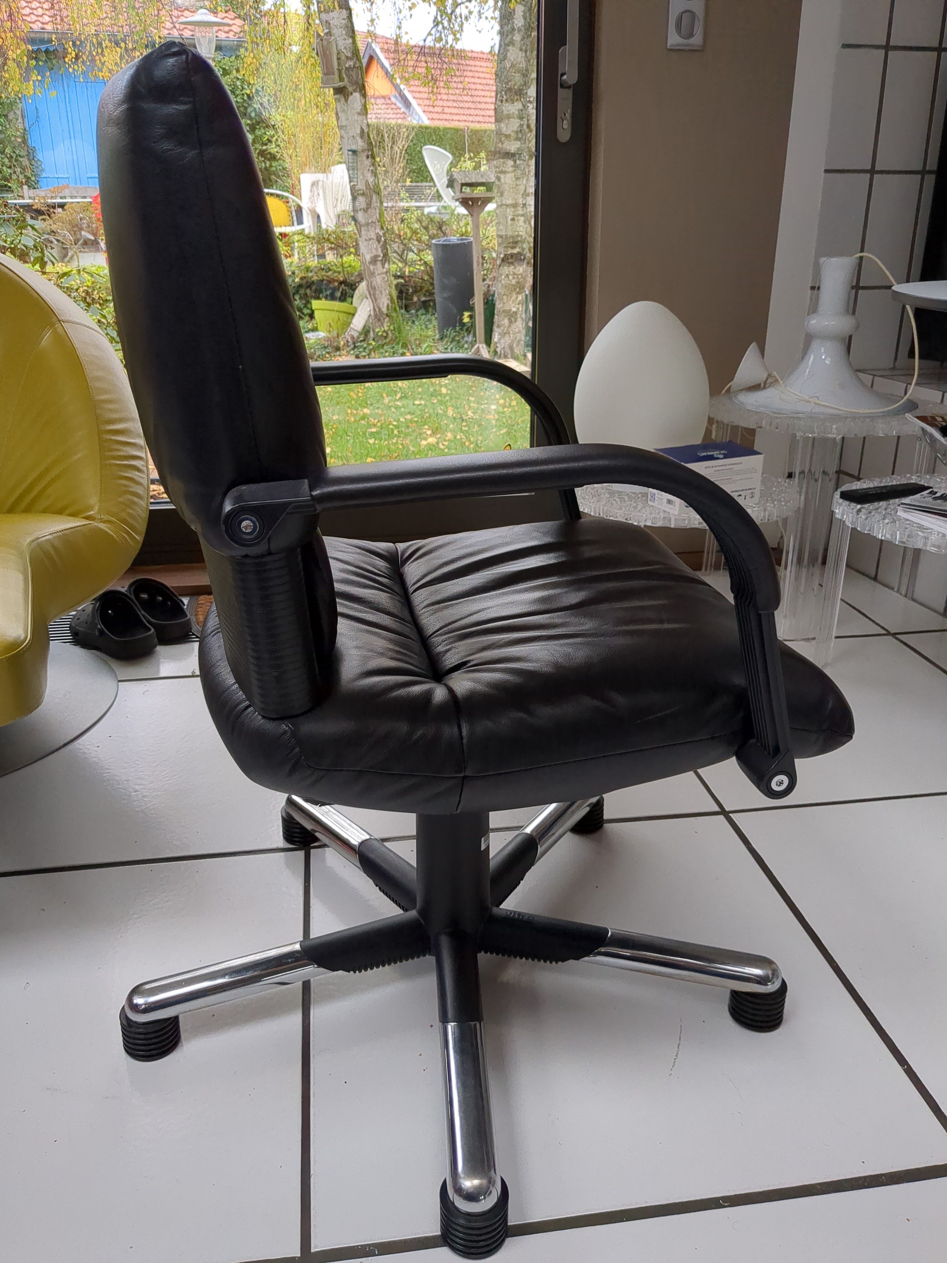 Figura conference chair by Mario Bellini for Vitra