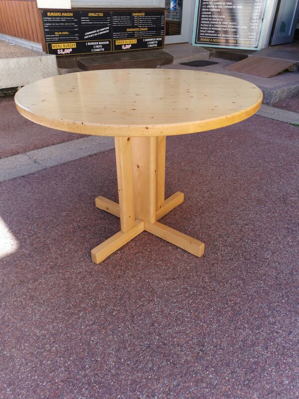 Table ronde en pin mobilier Les Arcs