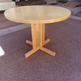 Round table in pine furniture Les Arcs